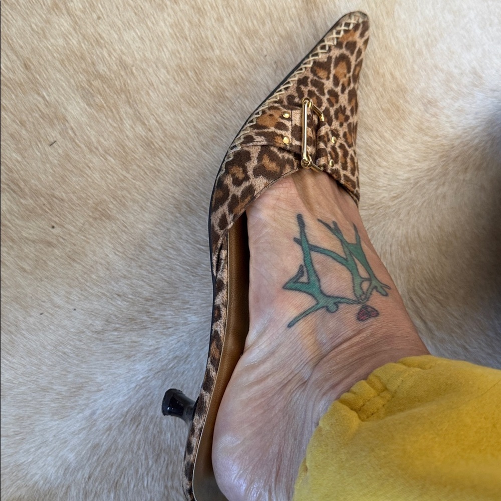 Seventeen Mile mules kitten heel leopard print design a pointed toe size 10 - Picture 9 of 10